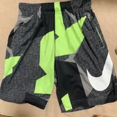 ナイキ　NIKE 子供サイズ　M 130 ハーフパンツ　速乾　スポーツ　短パン