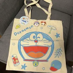 スリーコインズコラボ　ドラえもん エコバッグ バッジ付きのサムネイル