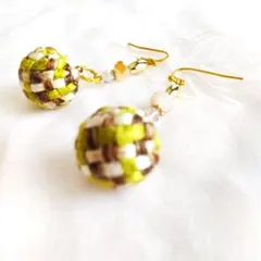 No.2931 秋カラー ボールチャーム編み込みピアス