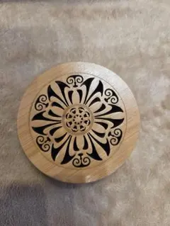 製花模様香炉 蓋付き