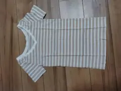 ベージュと白のストライプ 半袖Tシャツ Ｓ.M