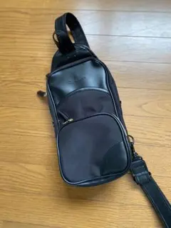 ブラック ショルダーバッグ