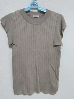 【新品】アーバンリサーチ　ショルダータックリブニット　ベージュ　フリーサイズ