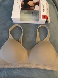 正規品　Calvin Klein Bralette M ベージュ　ワイヤーレスのサムネイル