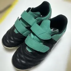 トレーニングシューズ　18cm