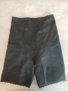 シャルレ　黒 ガードル FE055