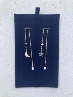 【美品・箱付】スワロフスキー 月＆星 アシンメトリー ロングピアス