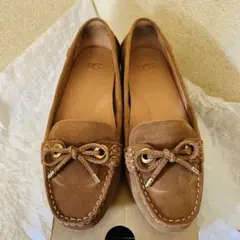 アグUGGスエードりぼんローファー23.5