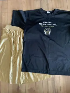 Tシャツとショートパンツセット 黒/金