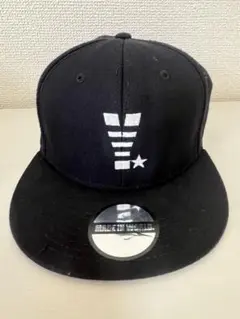 メイドインワールド『Y』 ロゴ入り黒スナップバックキャップ