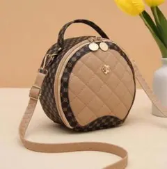 今月迄　未使用　円形キルティングショルダーバッグ