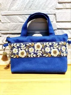 インド刺繍リボンの青いポシェット、ハンドバッグ、バッグインバッグ