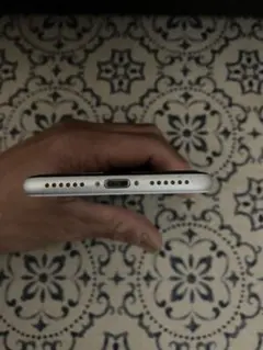 iPhone SE 第2世代 64GB ホワイト　バッテリー最大容量82%