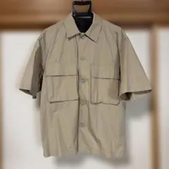 GU ベージュ ポケット付きシャツ