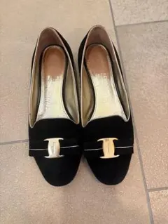 Salvatore Ferragamo ヴァラ パンプス ブラック フェラガモのサムネイル