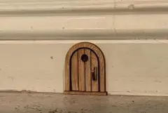 ネズミのドア 木製調