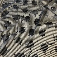 ストライプと花柄の生地　黒95×176cm