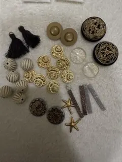 ビーズ・ボタン等の装飾パーツセット 約20点