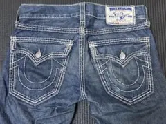 Item thumbnail for item 2a0d563c-5e54-4d04-8fc4-8047c556ec5f