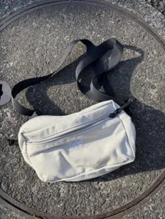 Lee グレー ボディバッグ ファスナー付き