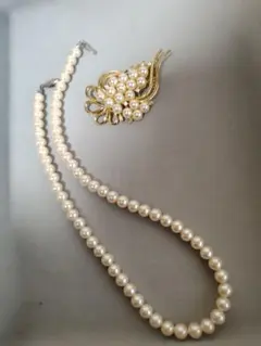 パールネックレスとブローチセット