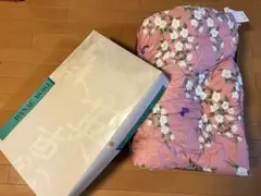 モリハナエ　森英恵　掛け布団　西川　肌掛け　昭和レトロ HANAE MORI 森英恵 未使用 西川産業 肌掛け布団 140×190㎝ - メルカリ