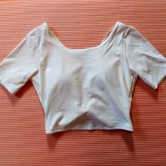 ホワイト ヨガウェア クロスオーバー 半袖