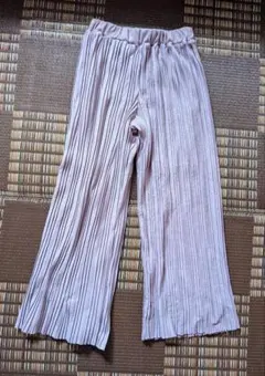 薄紫色 プリーツパンツ