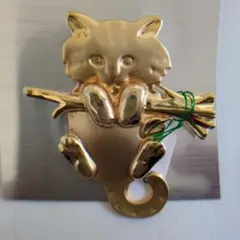 ヴィンテージ　猫のデザイン ゴールドブローチ