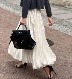 SHEIN　サテン バルーンスカート　新品未使用　ベージュ　Sサイズ