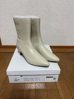 新品未使用 アイボリー　レザー ブーツLのサムネイル