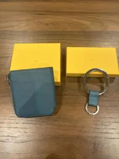 美品】ITTI イッチ 二つ折り財布 美品 チェーン付き！ - メルカリ
