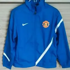 ナイキのウィンドブレーカー上下。