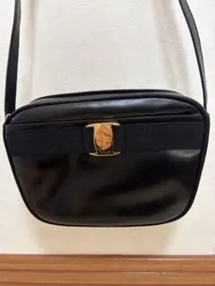 Ferragamoブラックレザーショルダーバッグのサムネイル