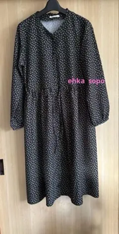 ehka sopo黒地小花柄長袖ワンピース