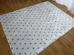 水色ドットのラグ