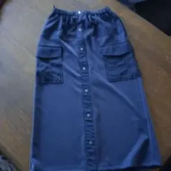 伸びの良いスカート　紺色