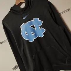 B1）美品 NIKE ノースカロライナ・ターヒールズ ビックロゴ　パーカー