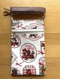 スマホショルダー　スマホポーチ　サコッシュ　いちご　プレゼントやお返しにも♪