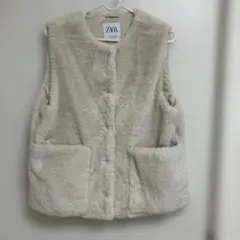 ZARA クリーム色　エコファーベスト