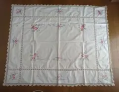 クロスステッチとレース編み縁取りのテーブルクロス　レトロ