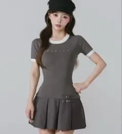 Darich ベルトデザインロゴプリーツニットミニワンピース グレー