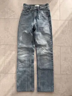【再値下げしました】ZARA ハイライズストレートフィットジーンズ