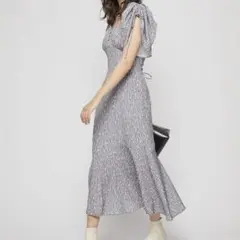土日限定セール‼️美品 snidel バリエプリントワンピース　グレー　ブルベ冬夏