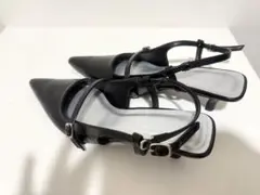 Kastane ポインテッドトゥ ストラップパンプス ブラックのサムネイル