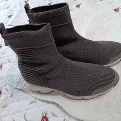 fitfit　ビジュー付き軽量ラメブーツ23.5cm（小さめ）グレー