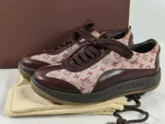 Item thumbnail for item d67ea79d-4dbd-48ce-a828-6294e92b9ed1