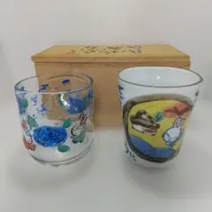 ウサギと花のデザイン コップ 2個セット 木箱付き