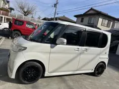 DAIHATSU TANTO Custom ホワイトのサムネイル