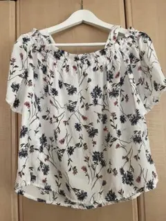 オフショルダー　花柄　Mサイズ　INGNI